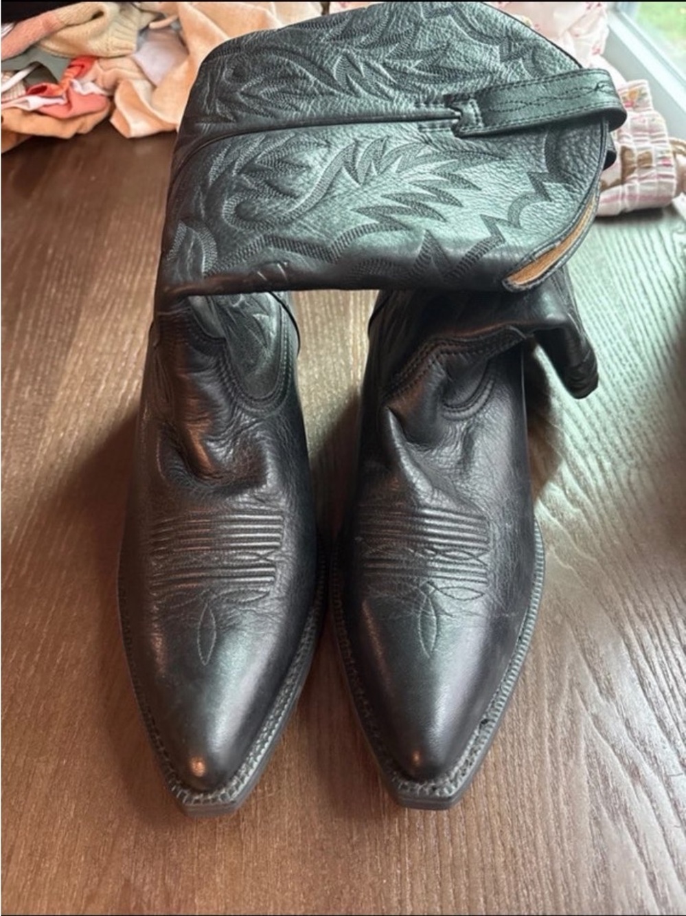 Ariat Black Leather Western Cowboy Boots with Stitch Detail - Picture 2 of 4